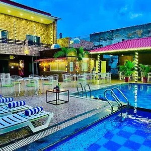 4* Hotel Grand Udaipur- Rooftop Cafe! Swimming Pool! Karaoke Music!